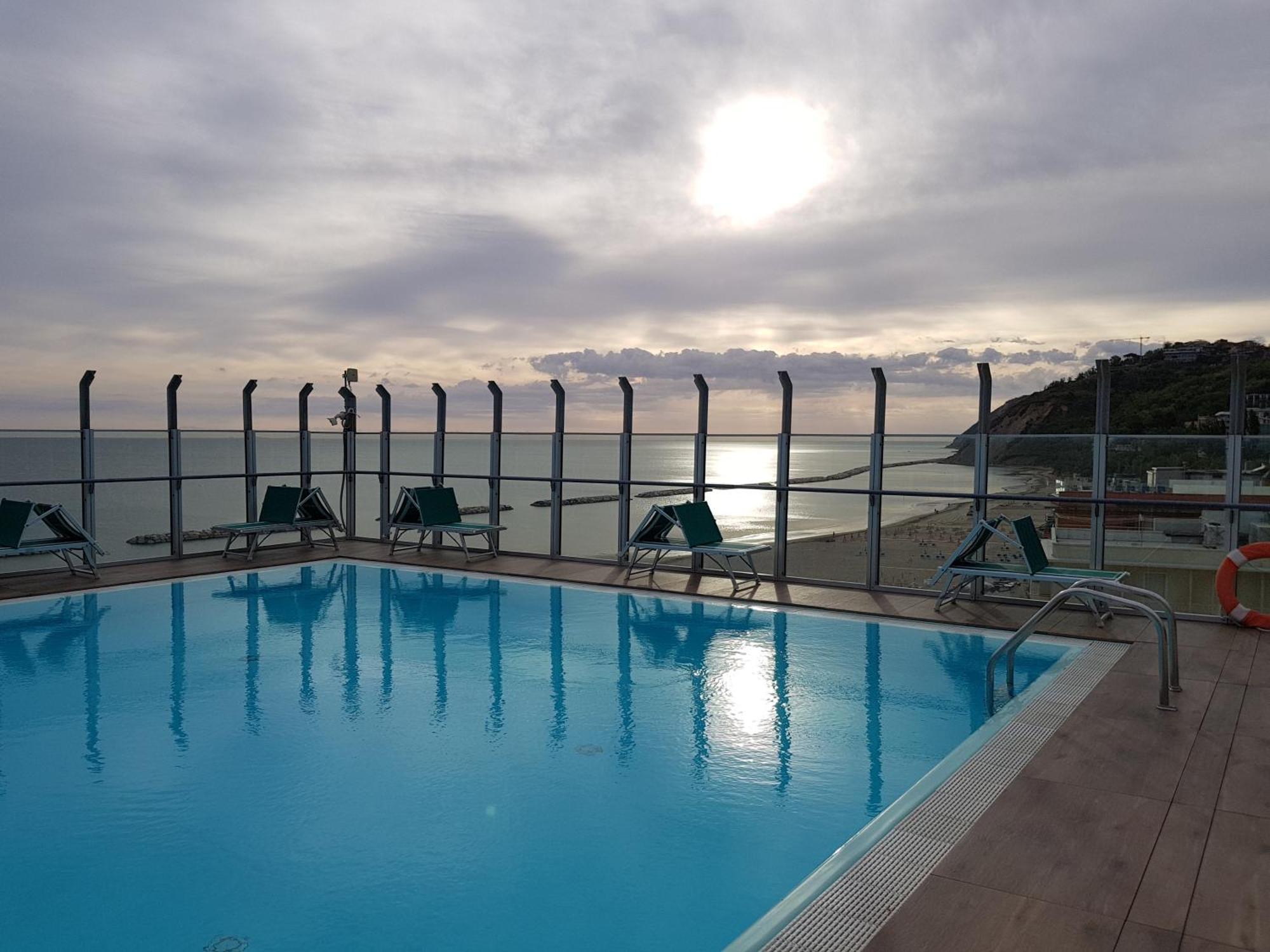 Hotel Napoleon Gabicce Mare Kültér fotó
