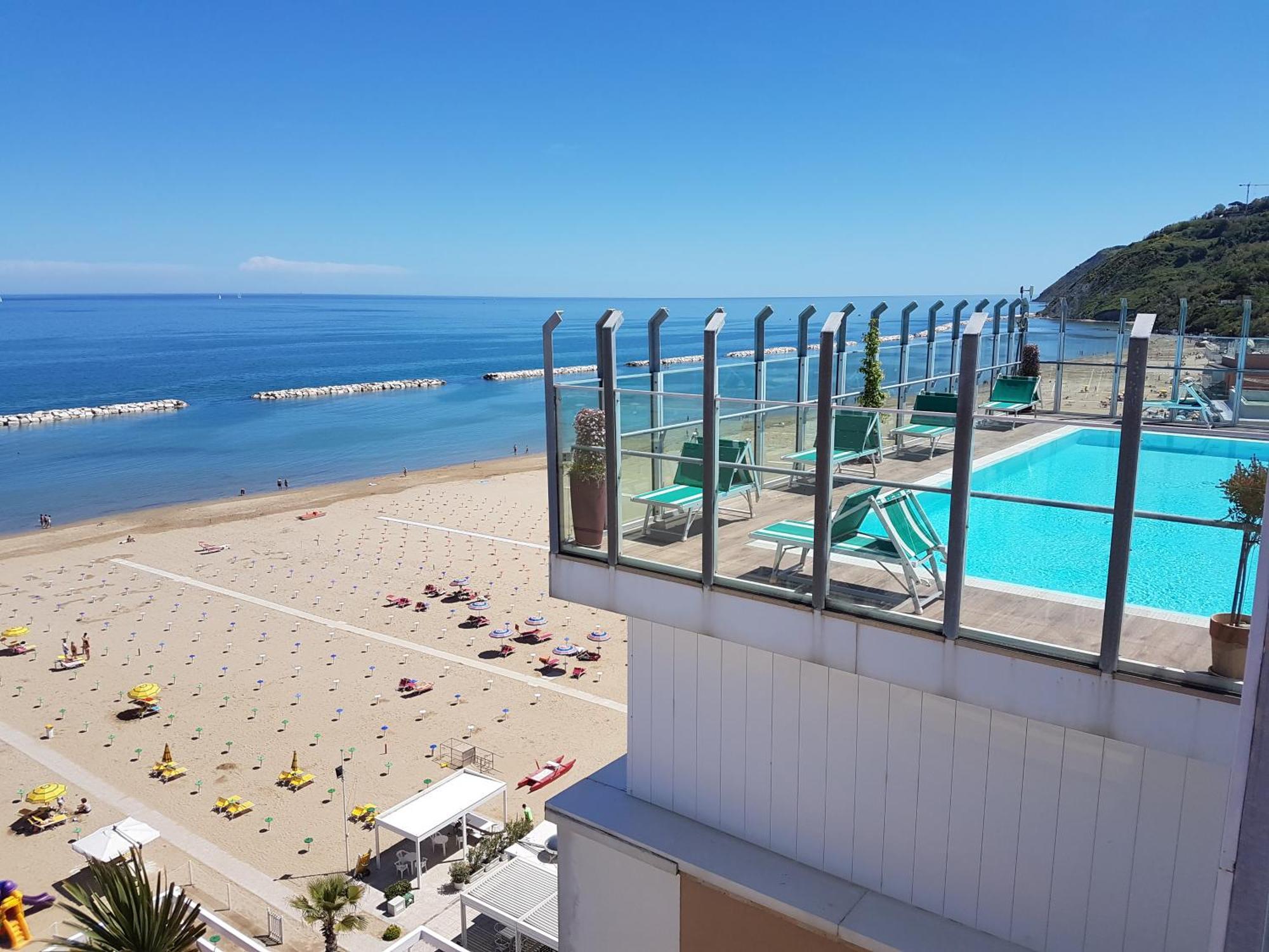 Hotel Napoleon Gabicce Mare Kültér fotó
